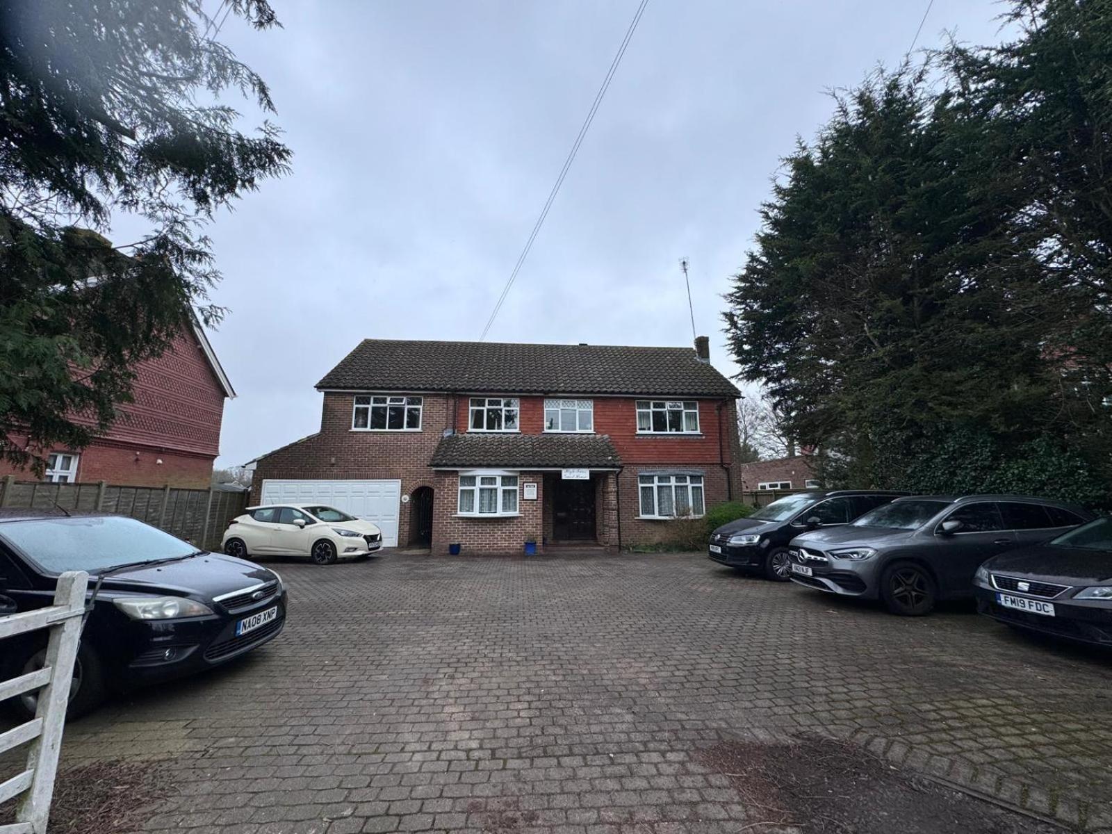 High Trees Guest House Gatwick Горлі Екстер'єр фото