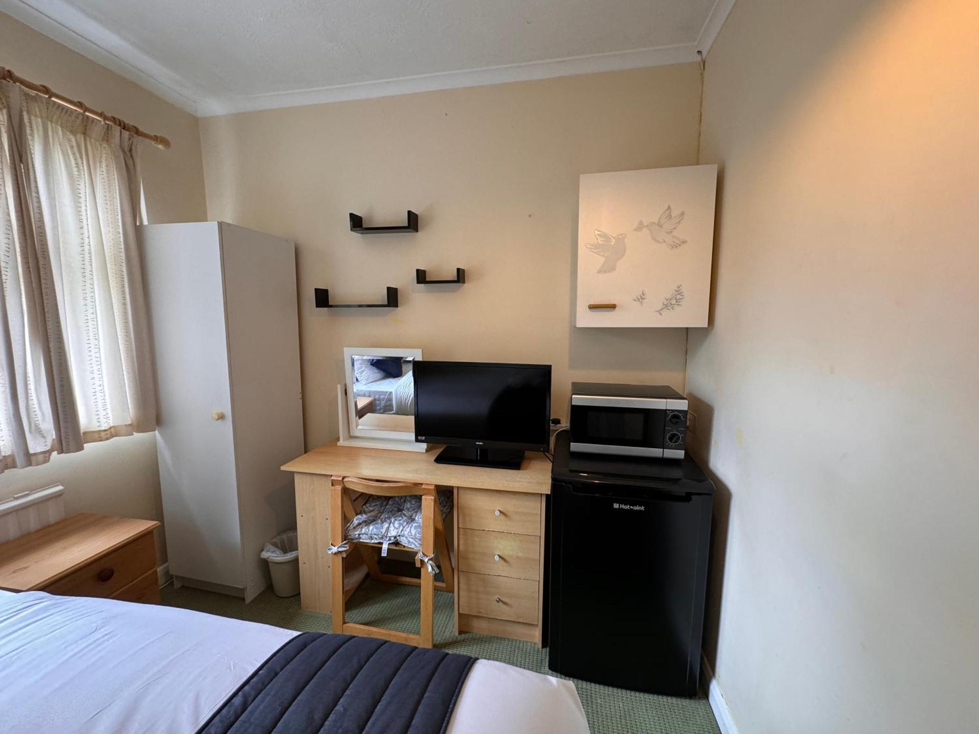 High Trees Guest House Gatwick Горлі Екстер'єр фото