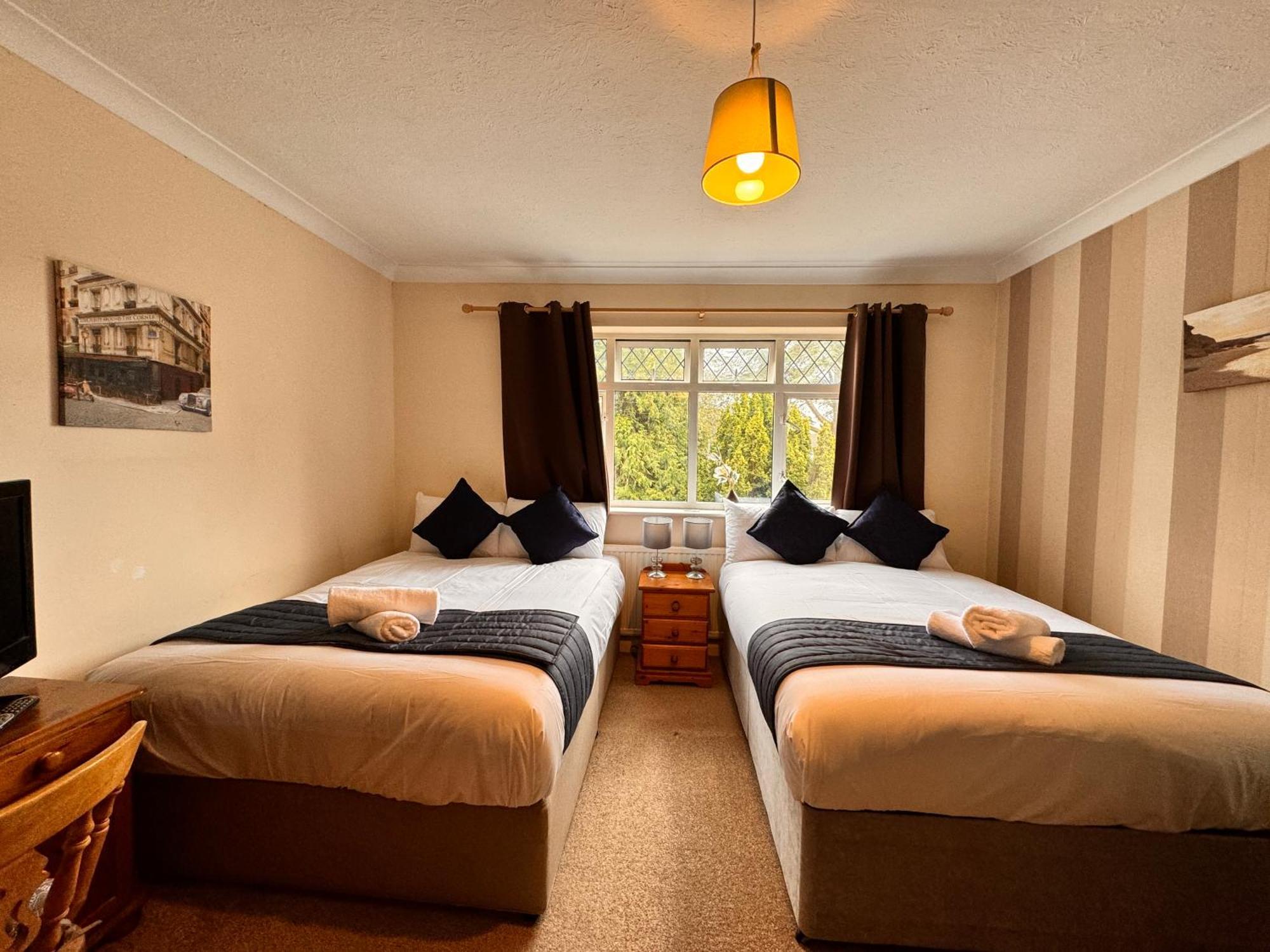 High Trees Guest House Gatwick Горлі Екстер'єр фото