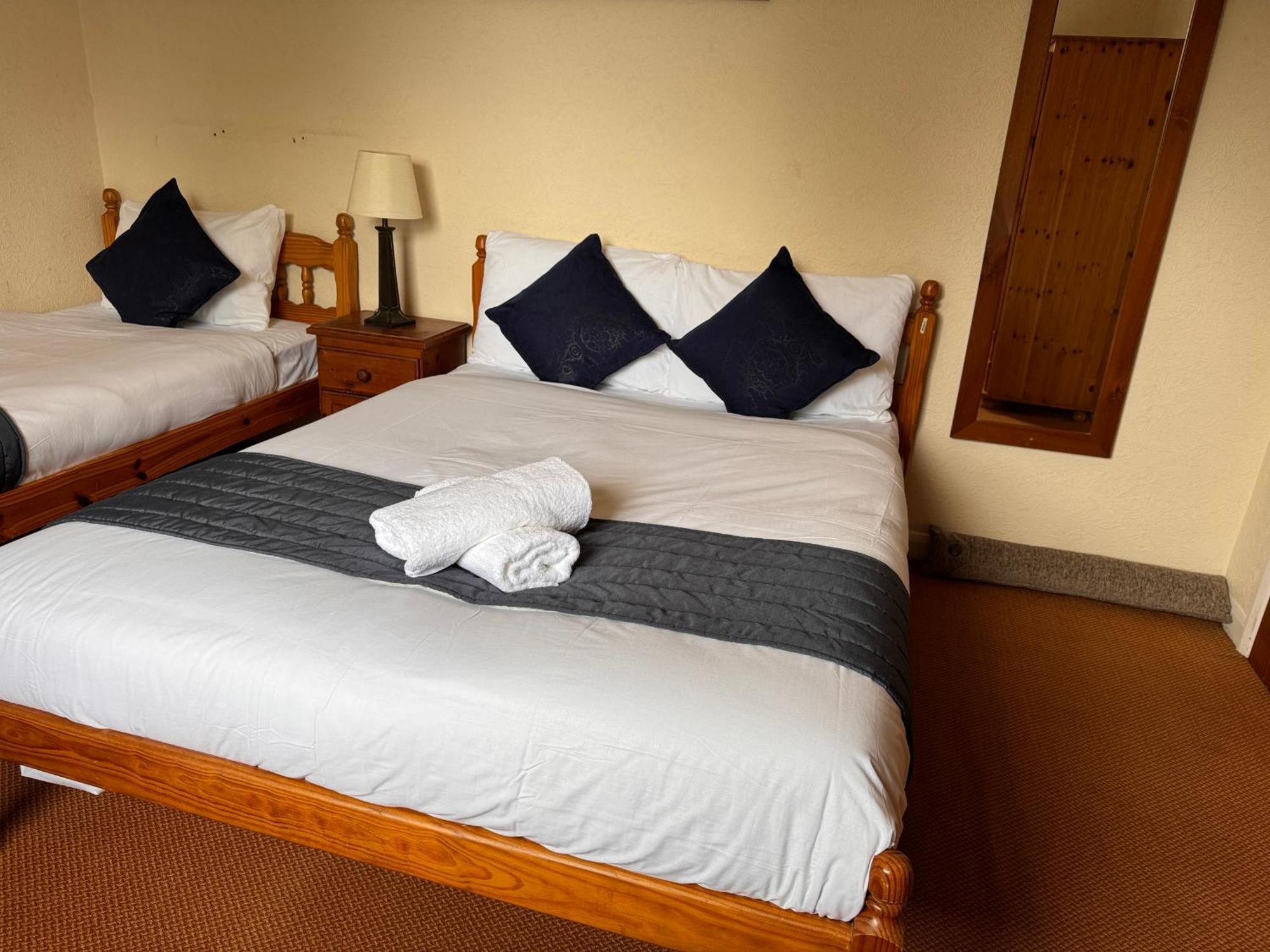 High Trees Guest House Gatwick Горлі Екстер'єр фото