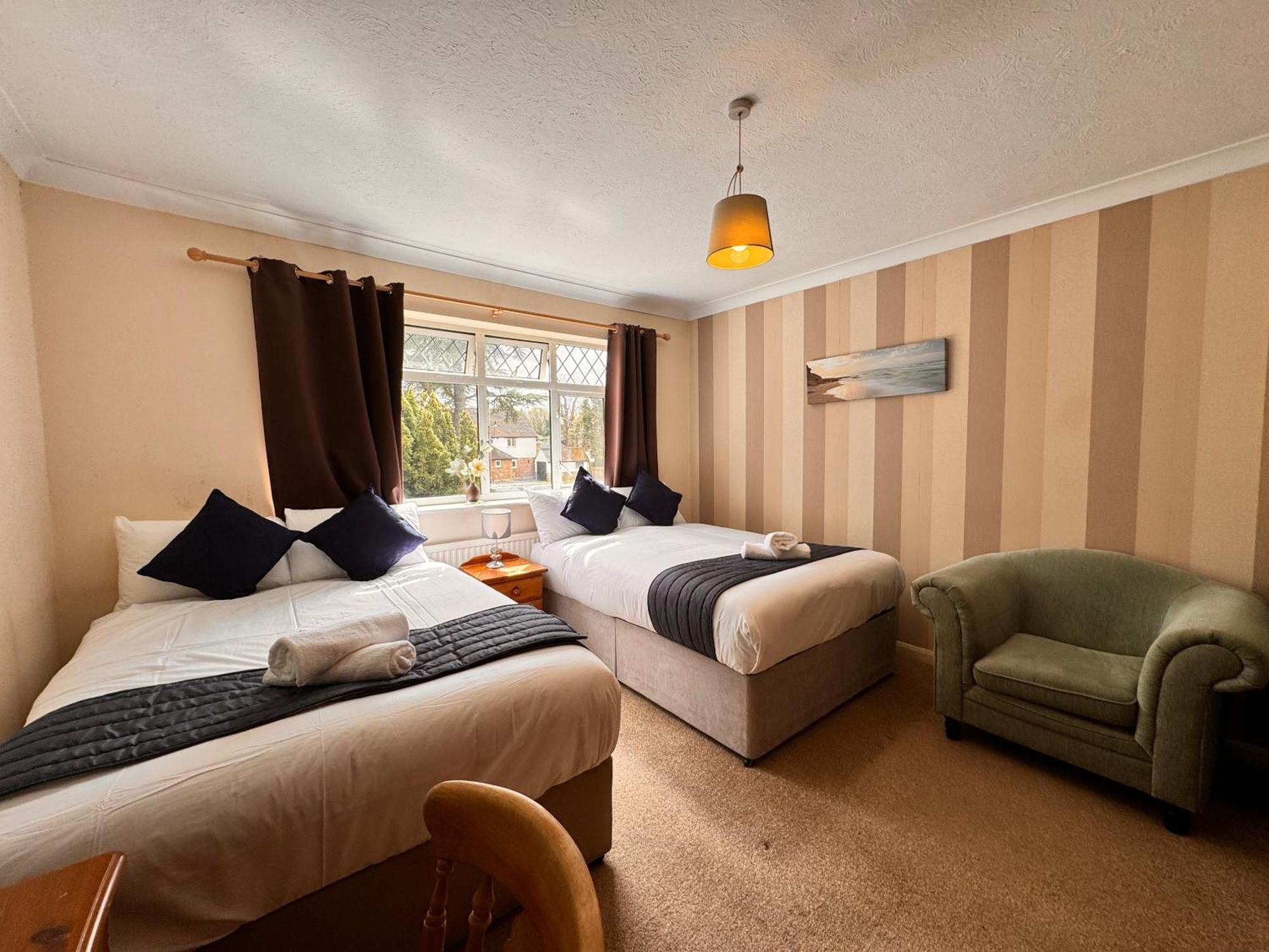 High Trees Guest House Gatwick Горлі Екстер'єр фото