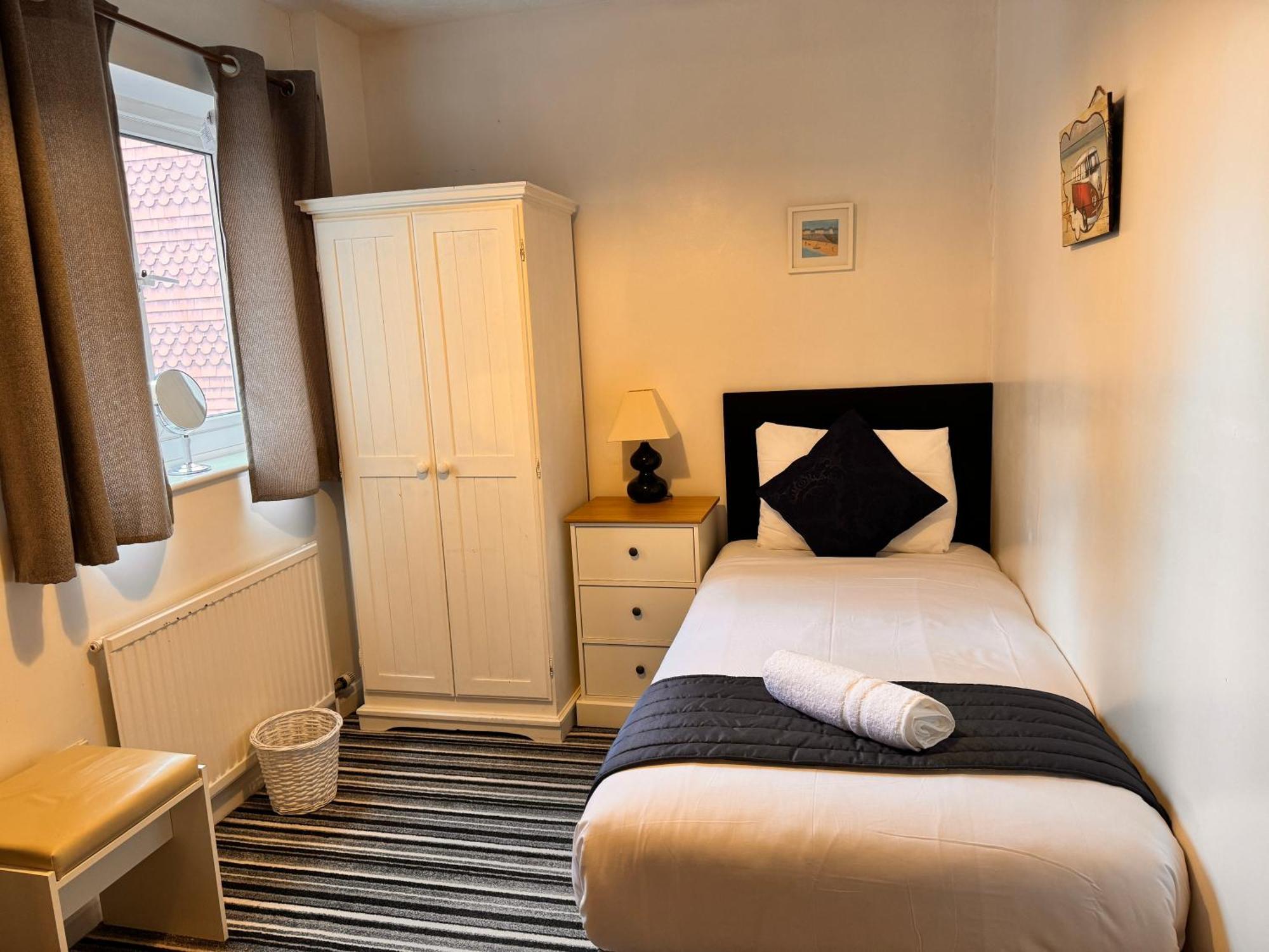 High Trees Guest House Gatwick Горлі Екстер'єр фото
