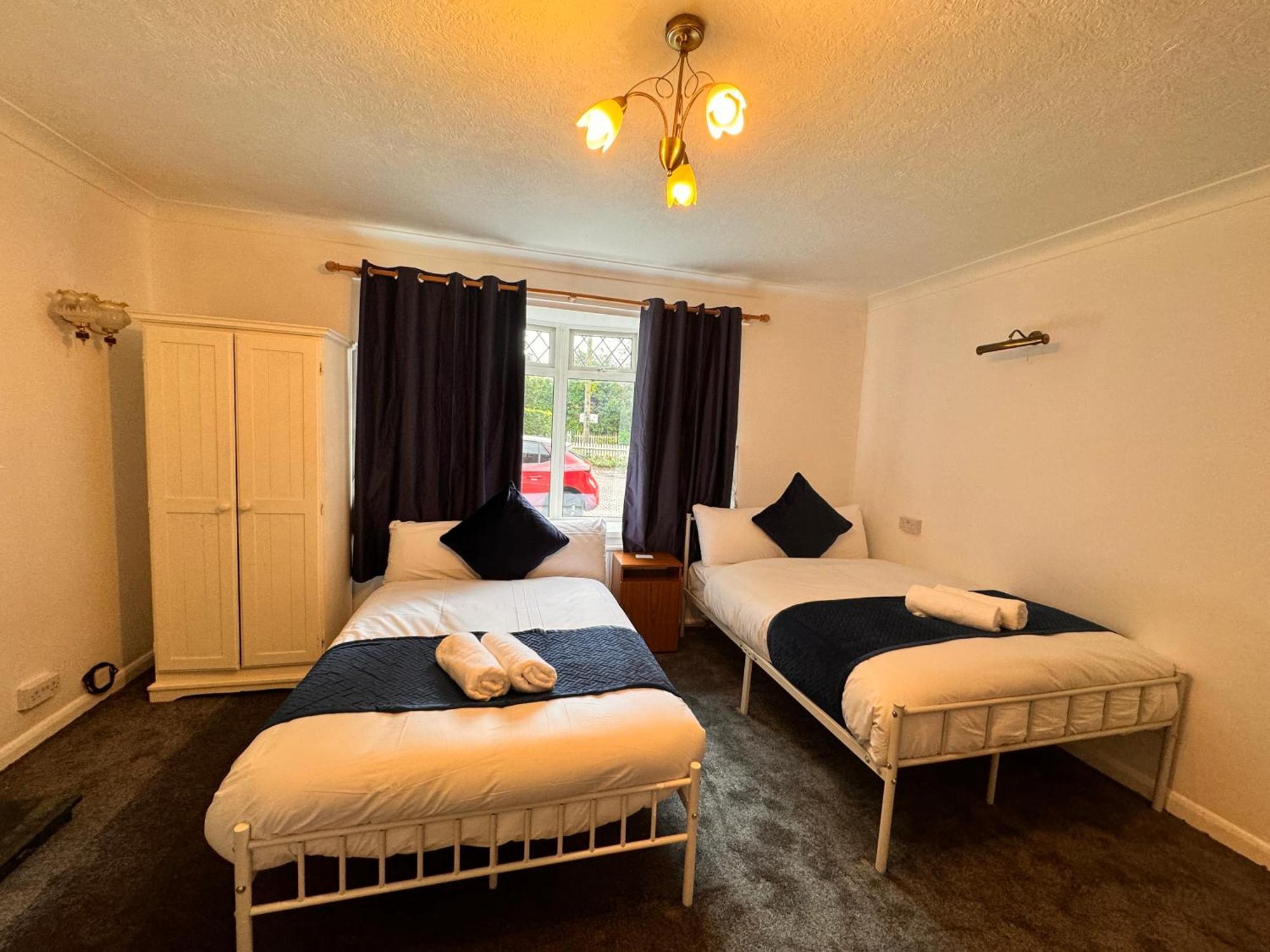 High Trees Guest House Gatwick Горлі Екстер'єр фото