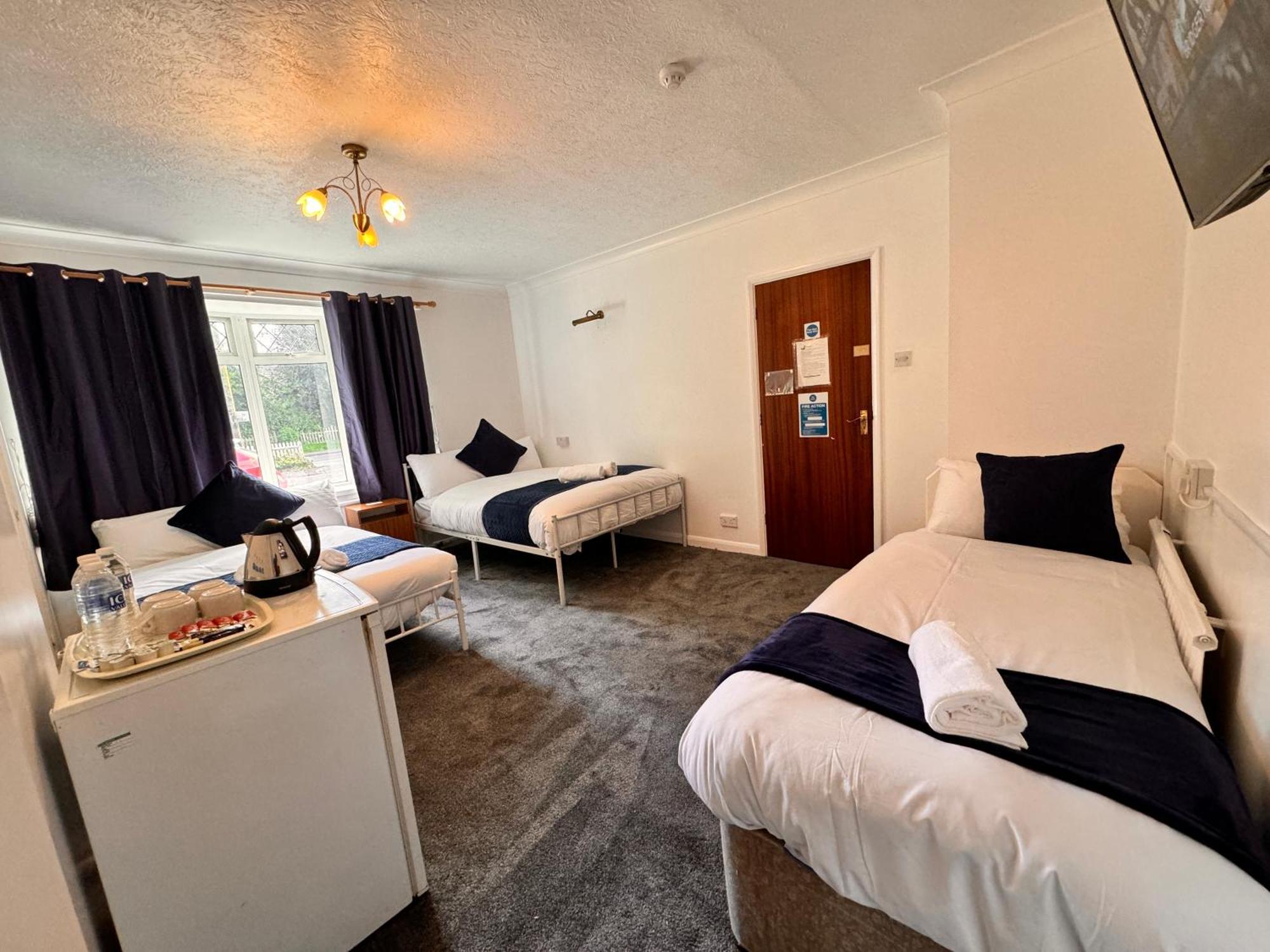 High Trees Guest House Gatwick Горлі Екстер'єр фото