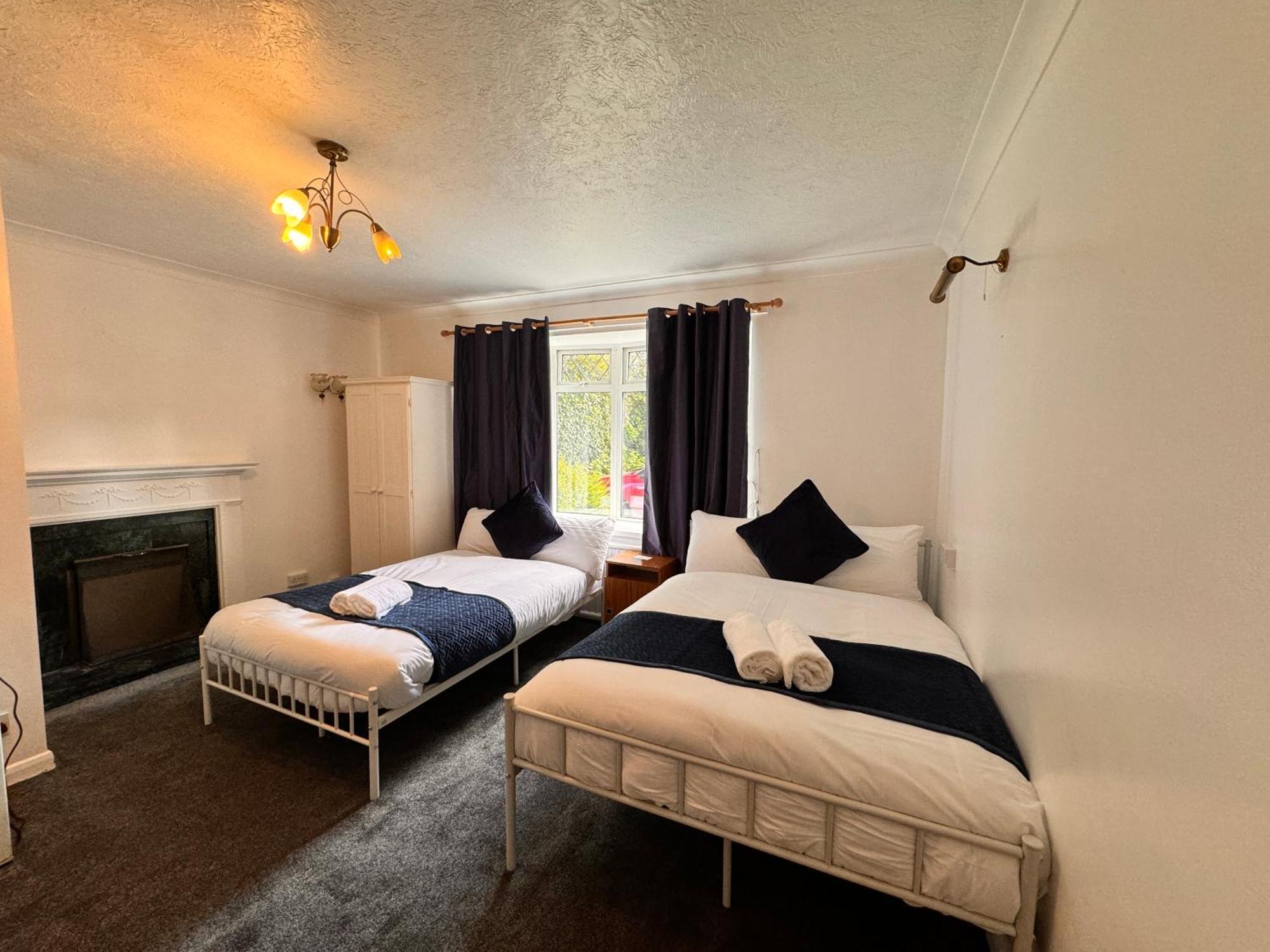 High Trees Guest House Gatwick Горлі Екстер'єр фото