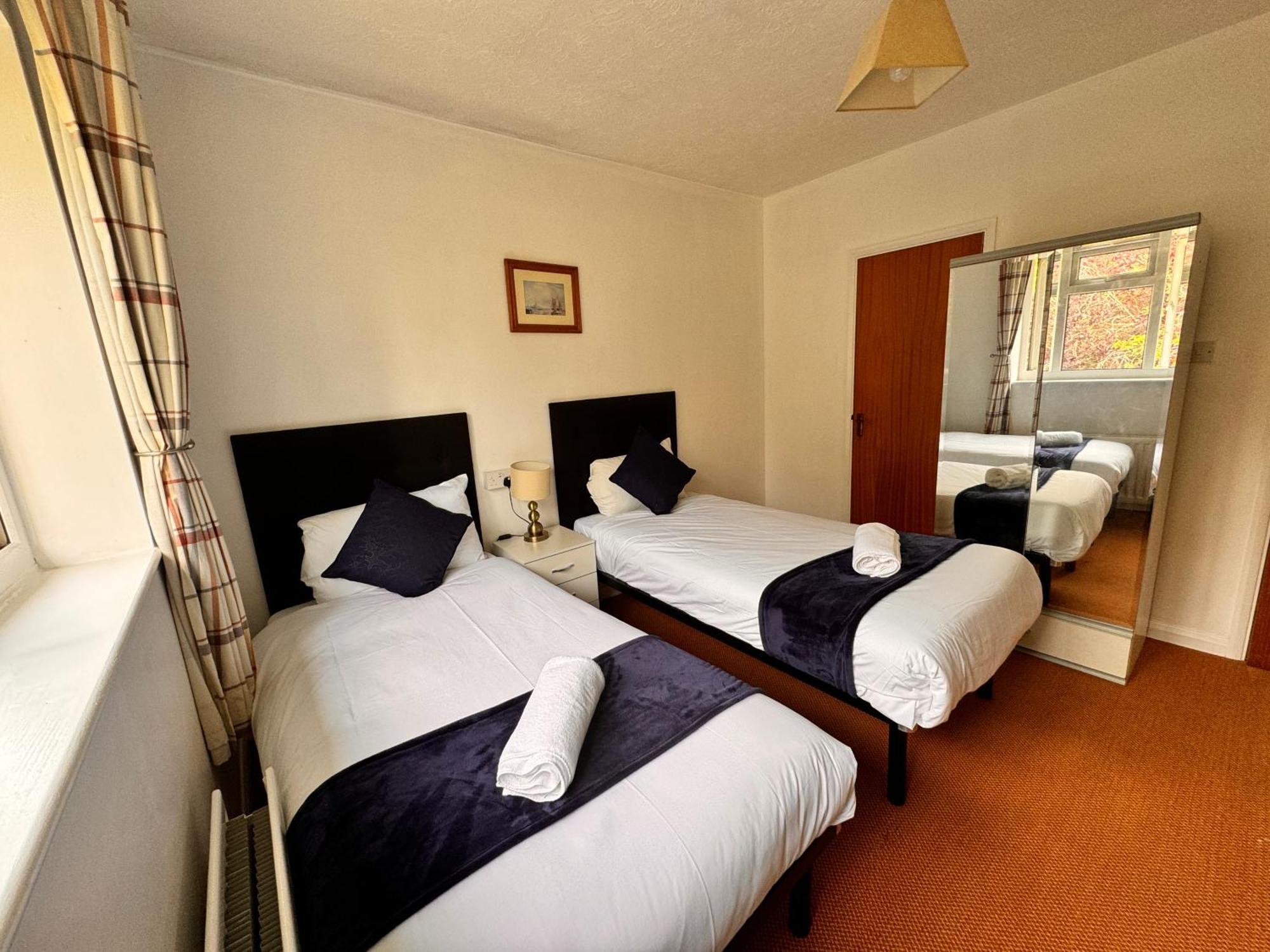 High Trees Guest House Gatwick Горлі Екстер'єр фото