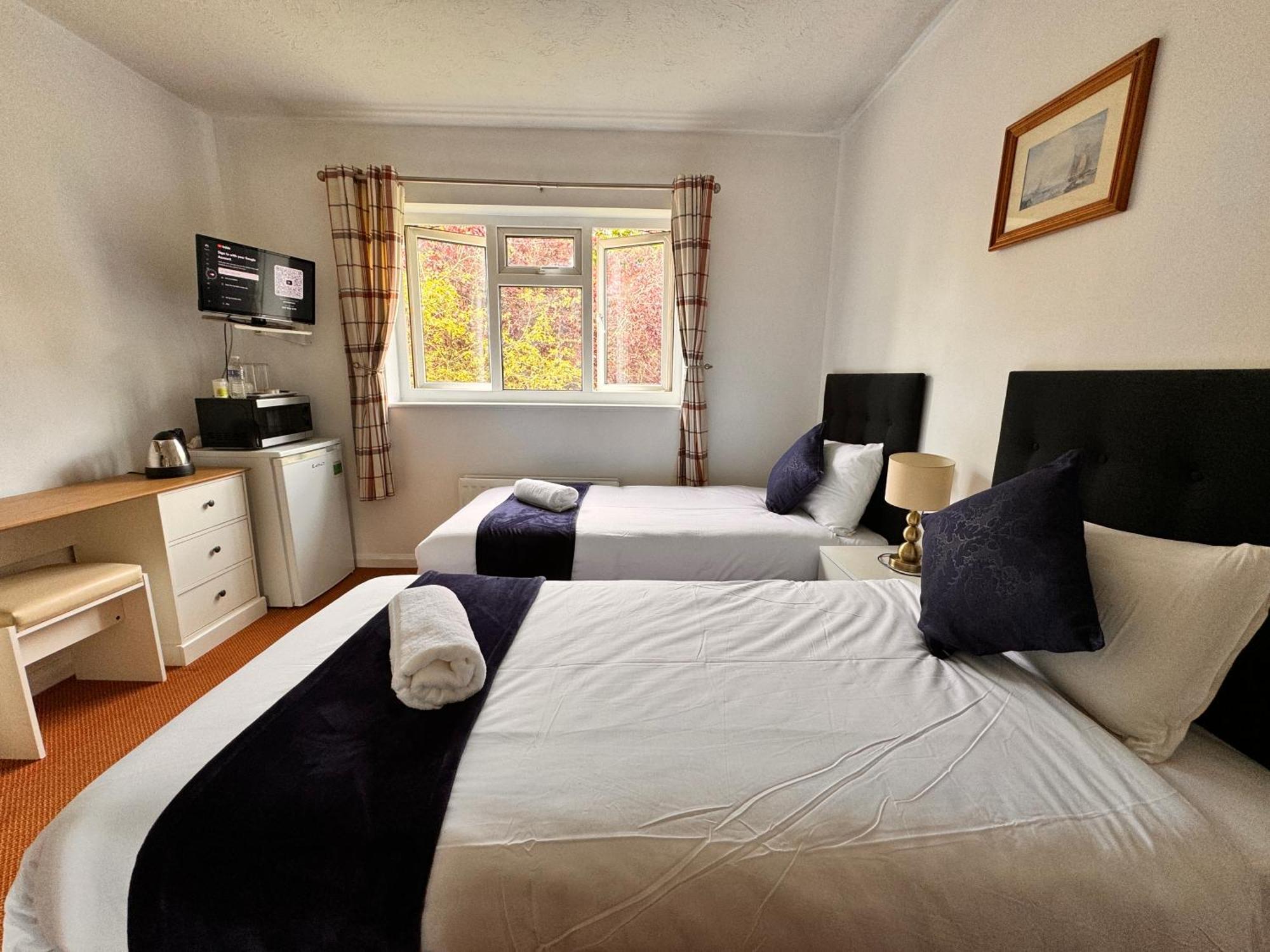 High Trees Guest House Gatwick Горлі Екстер'єр фото