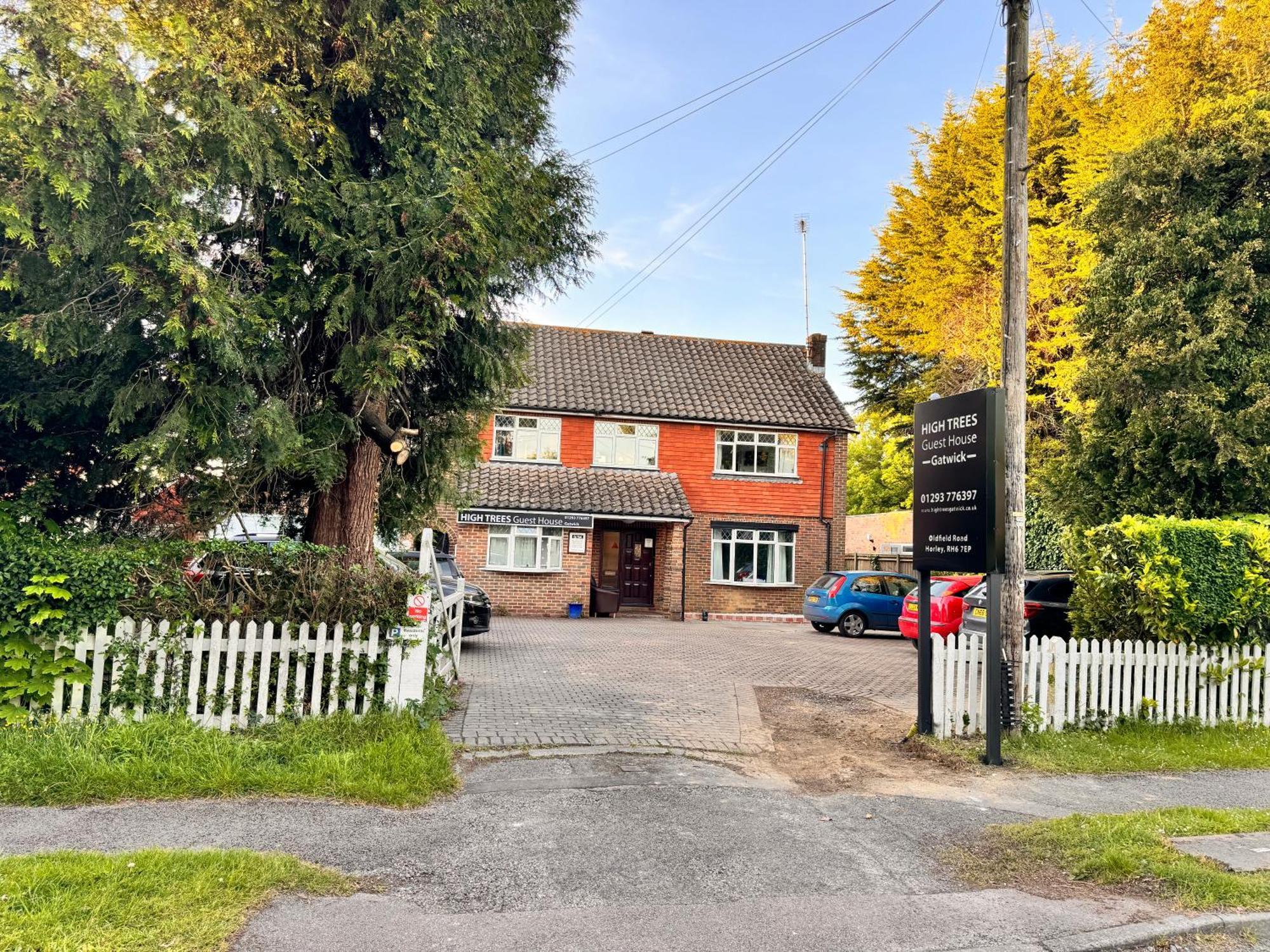 High Trees Guest House Gatwick Горлі Екстер'єр фото