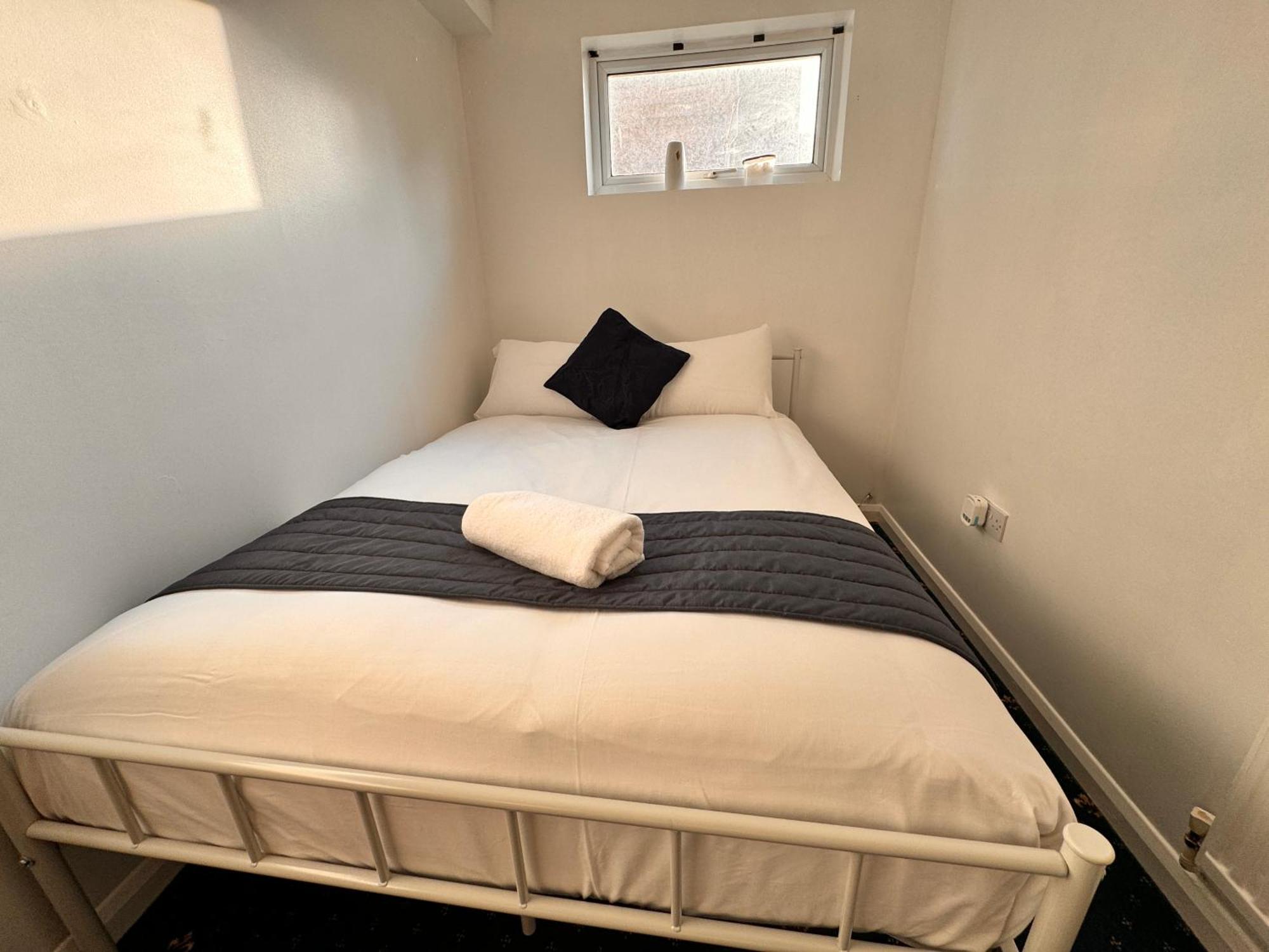 High Trees Guest House Gatwick Горлі Екстер'єр фото