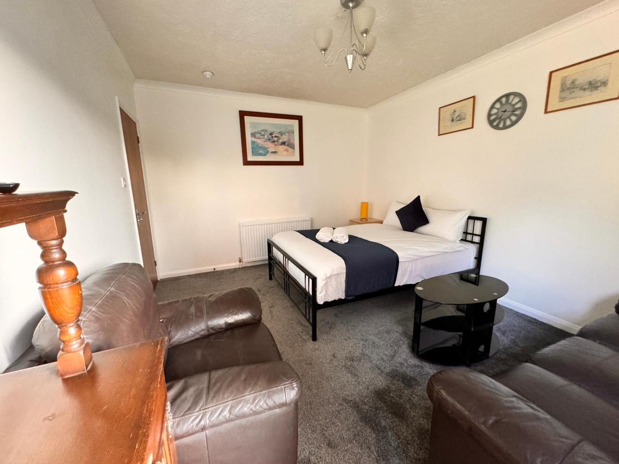 High Trees Guest House Gatwick Горлі Екстер'єр фото