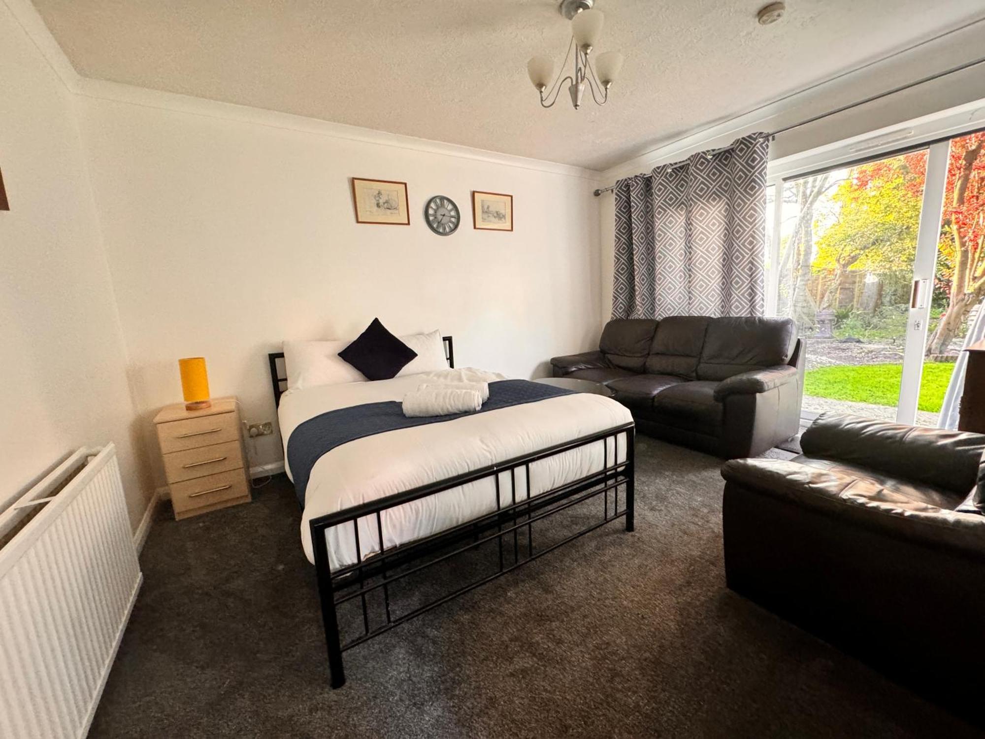 High Trees Guest House Gatwick Горлі Екстер'єр фото
