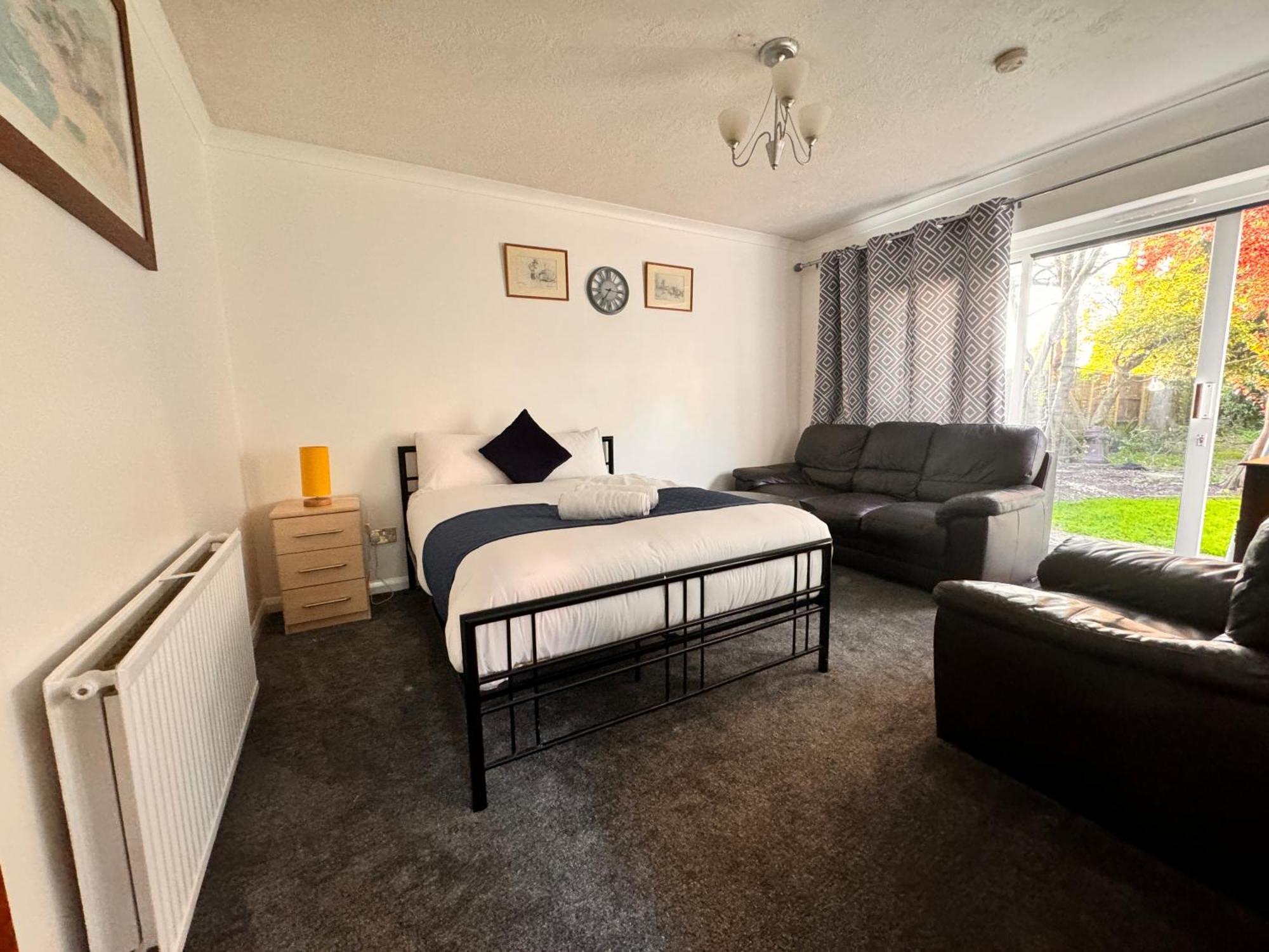High Trees Guest House Gatwick Горлі Екстер'єр фото
