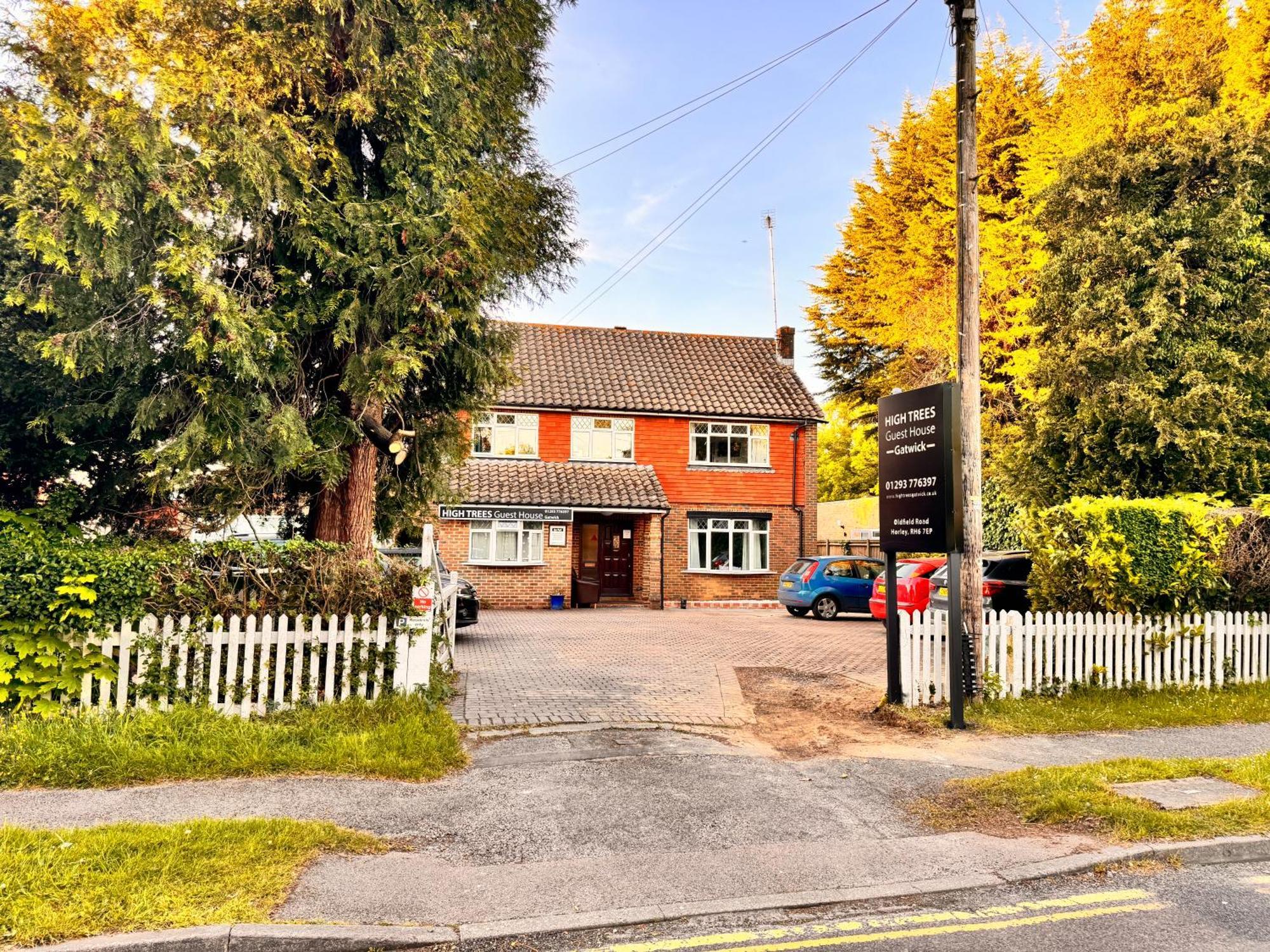 High Trees Guest House Gatwick Горлі Екстер'єр фото
