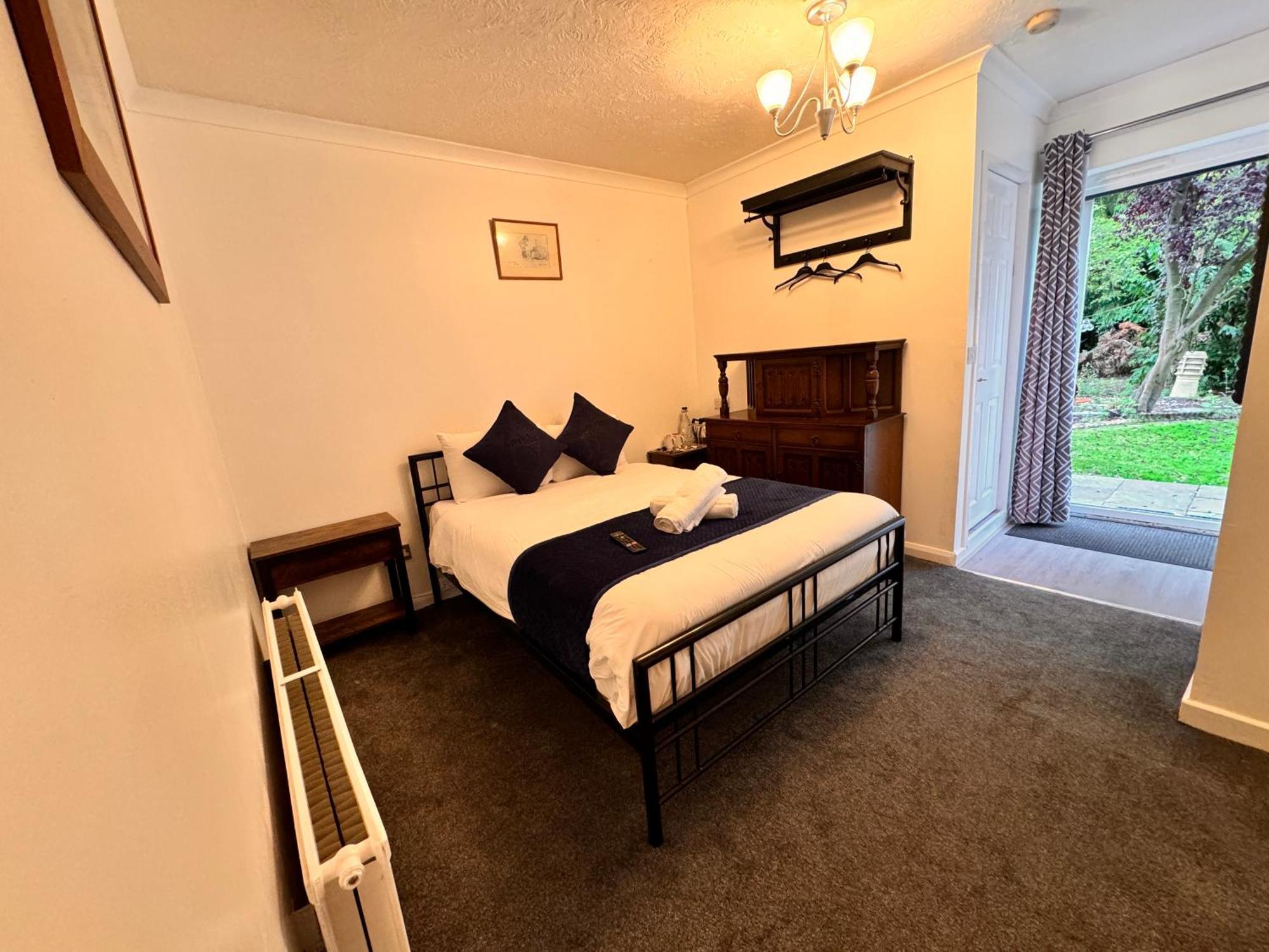 High Trees Guest House Gatwick Горлі Екстер'єр фото