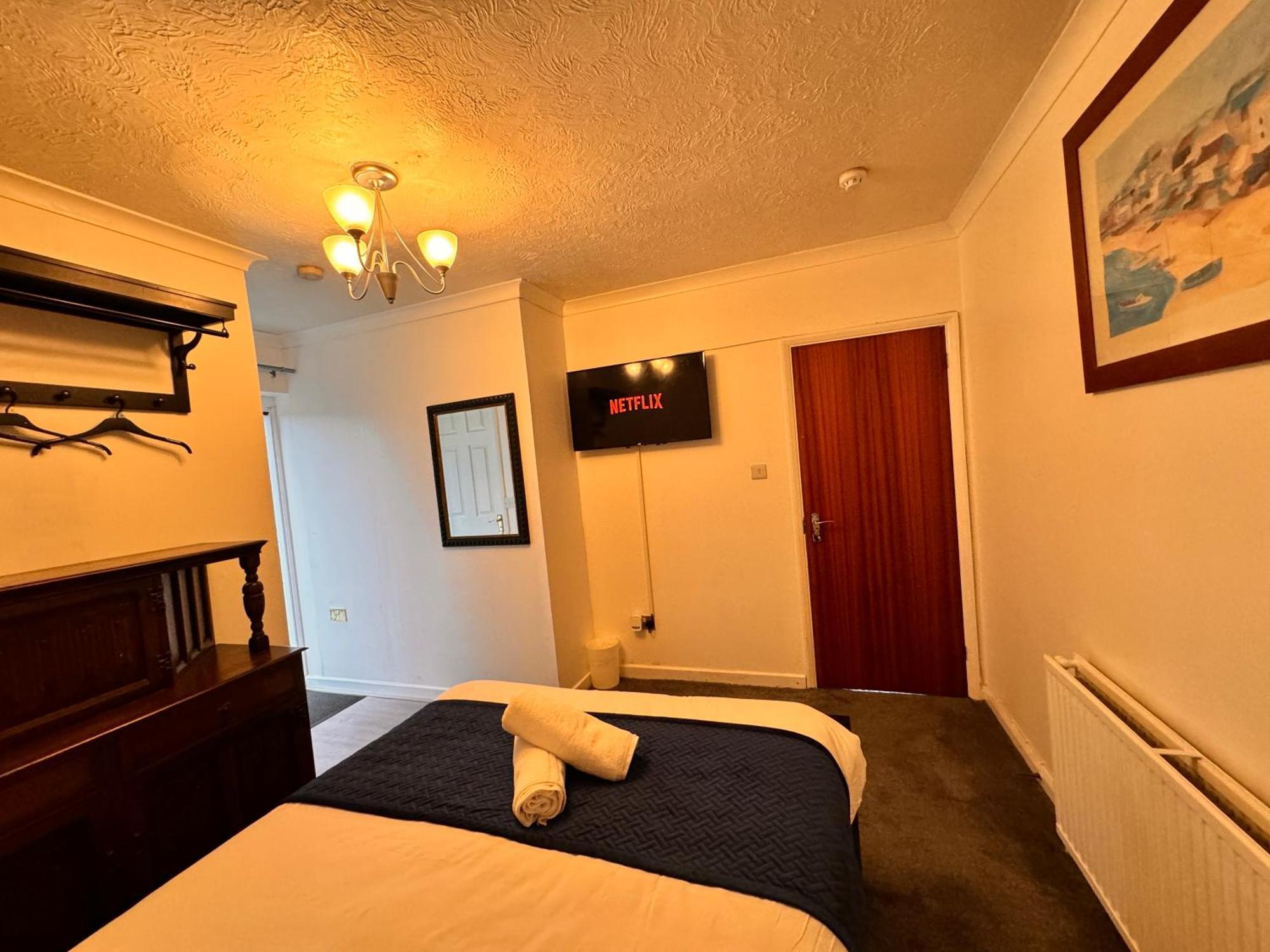 High Trees Guest House Gatwick Горлі Екстер'єр фото
