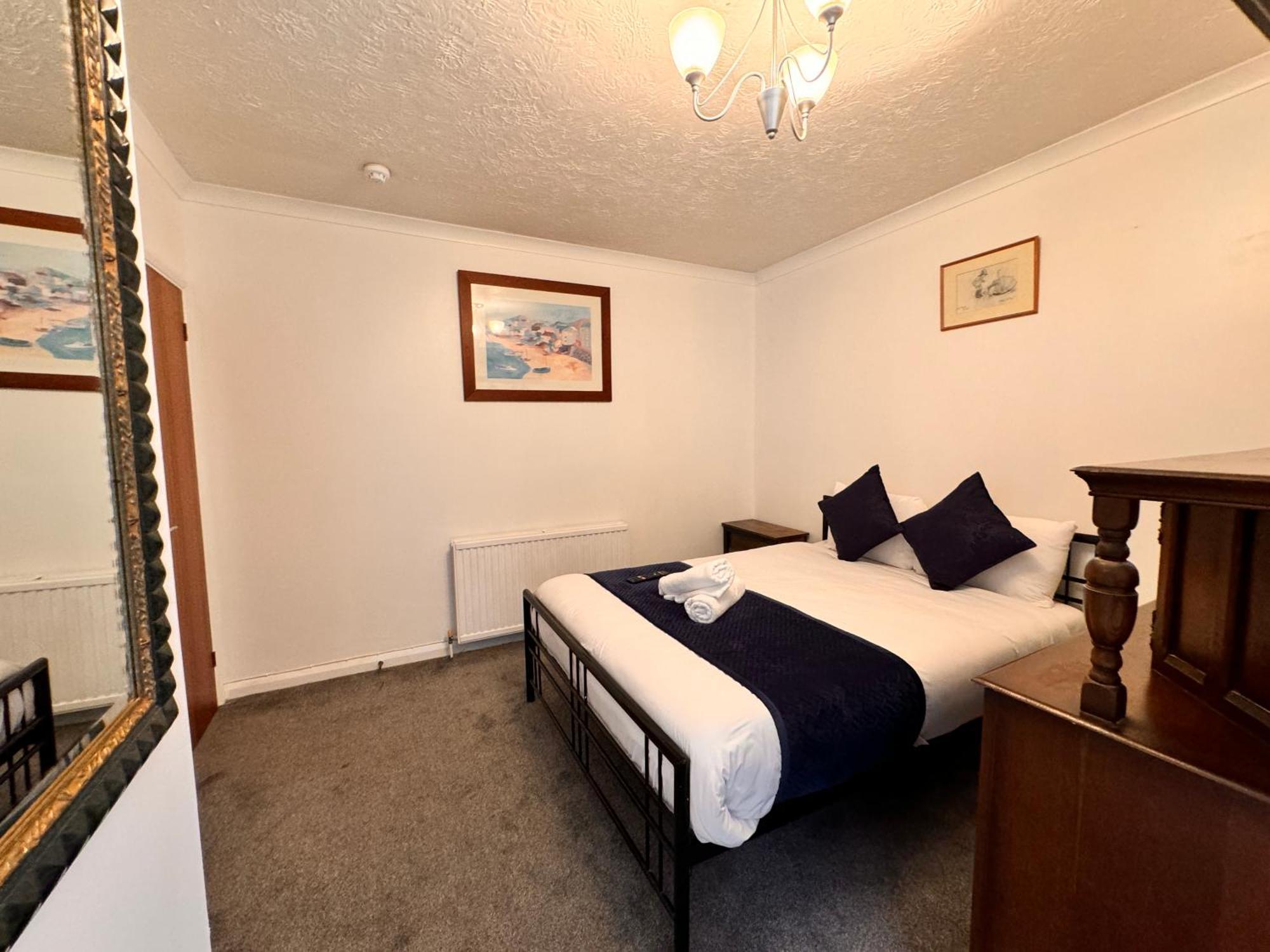 High Trees Guest House Gatwick Горлі Екстер'єр фото