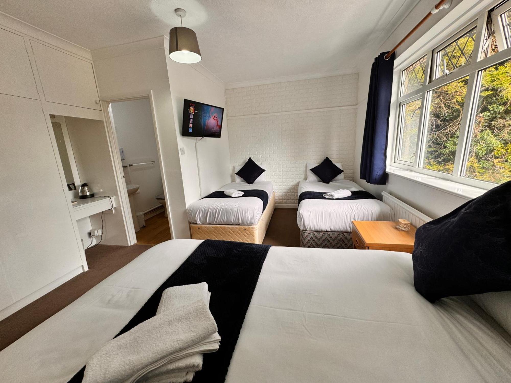 High Trees Guest House Gatwick Горлі Екстер'єр фото