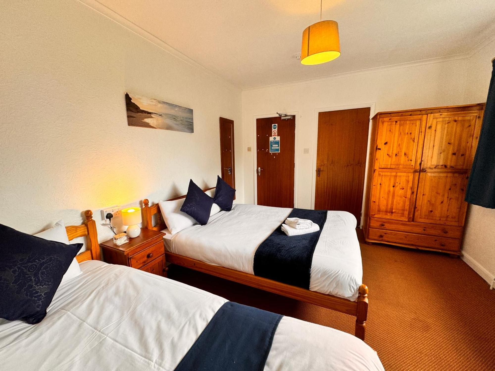 High Trees Guest House Gatwick Горлі Екстер'єр фото