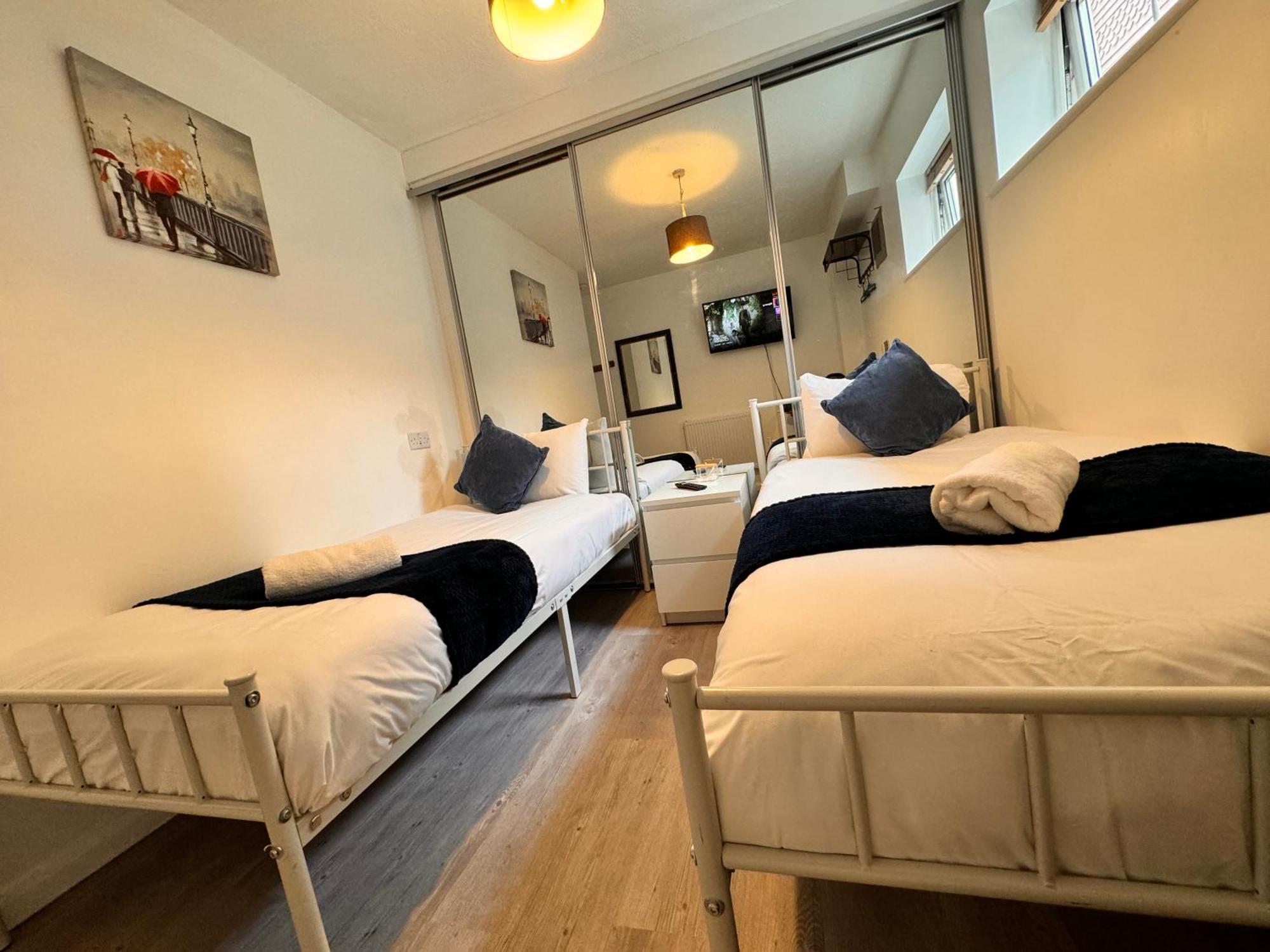 High Trees Guest House Gatwick Горлі Екстер'єр фото