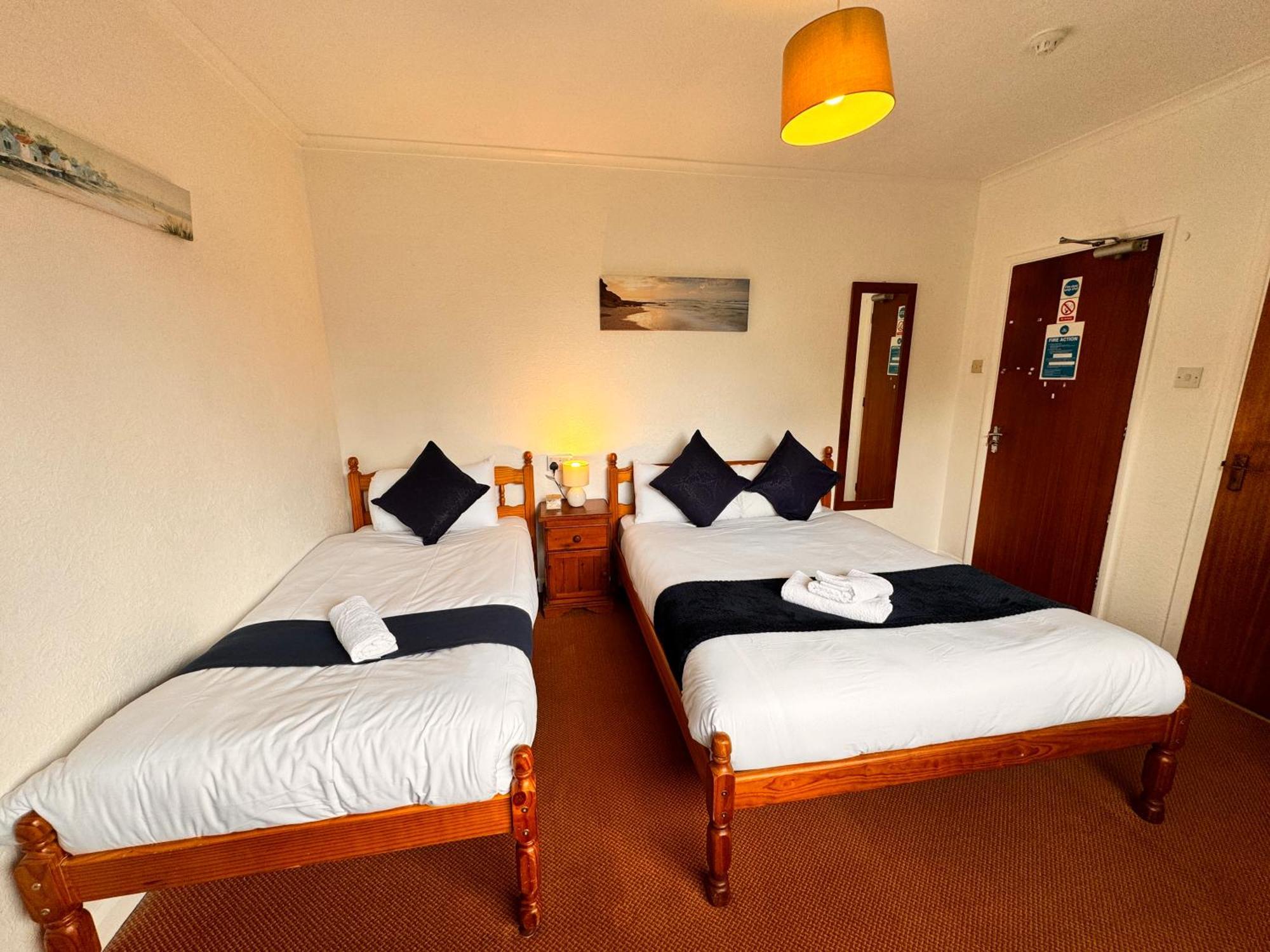 High Trees Guest House Gatwick Горлі Екстер'єр фото