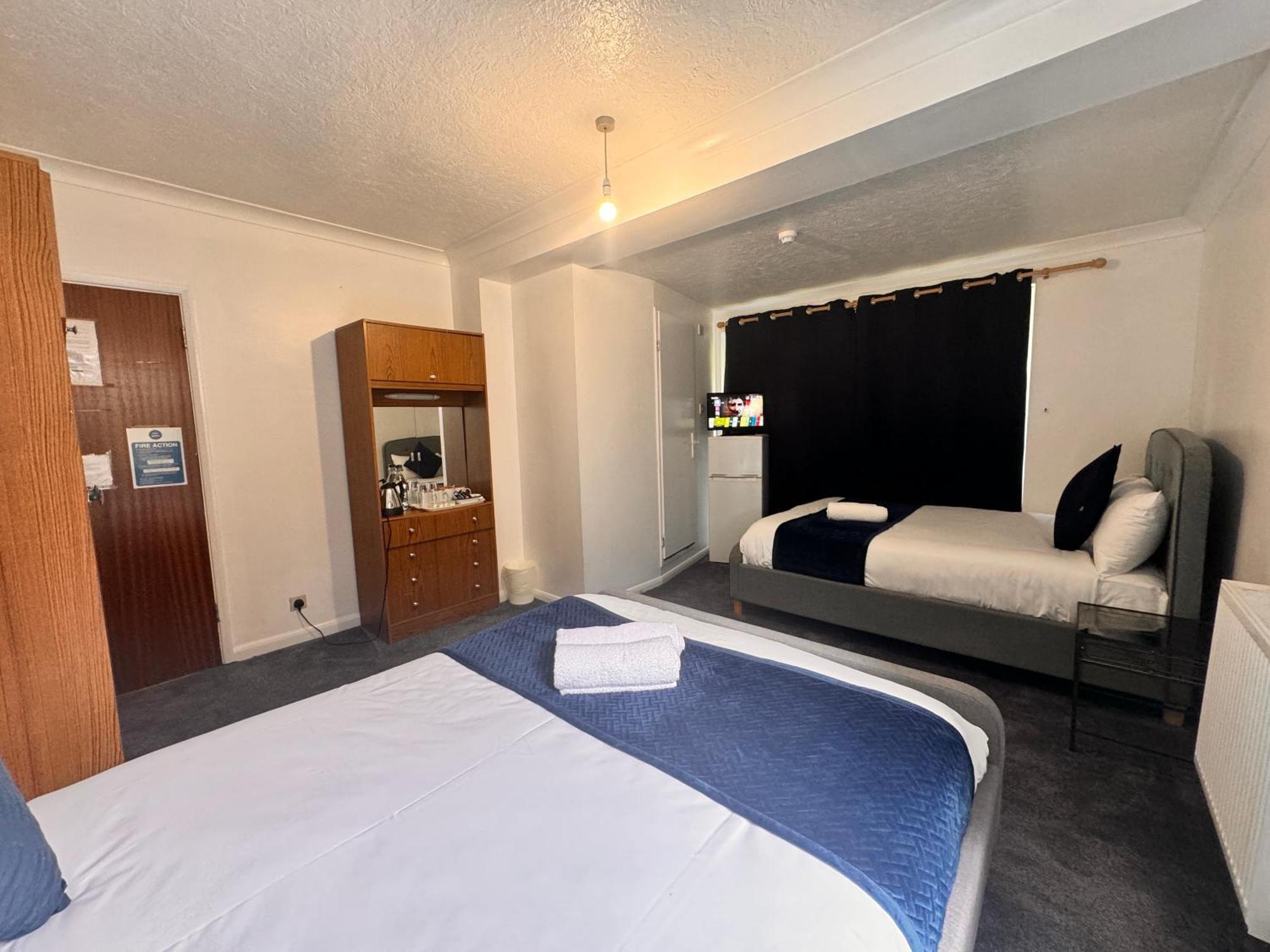 High Trees Guest House Gatwick Горлі Екстер'єр фото