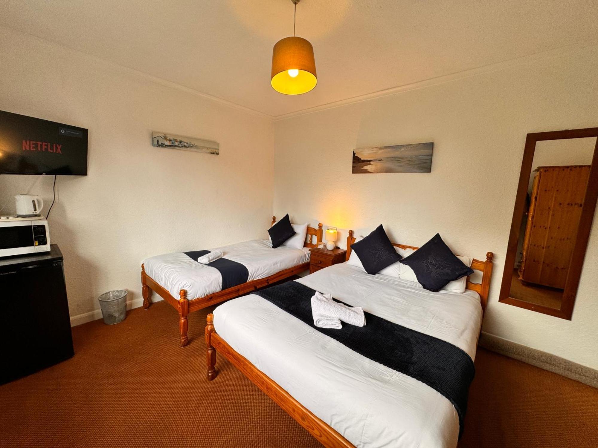 High Trees Guest House Gatwick Горлі Екстер'єр фото