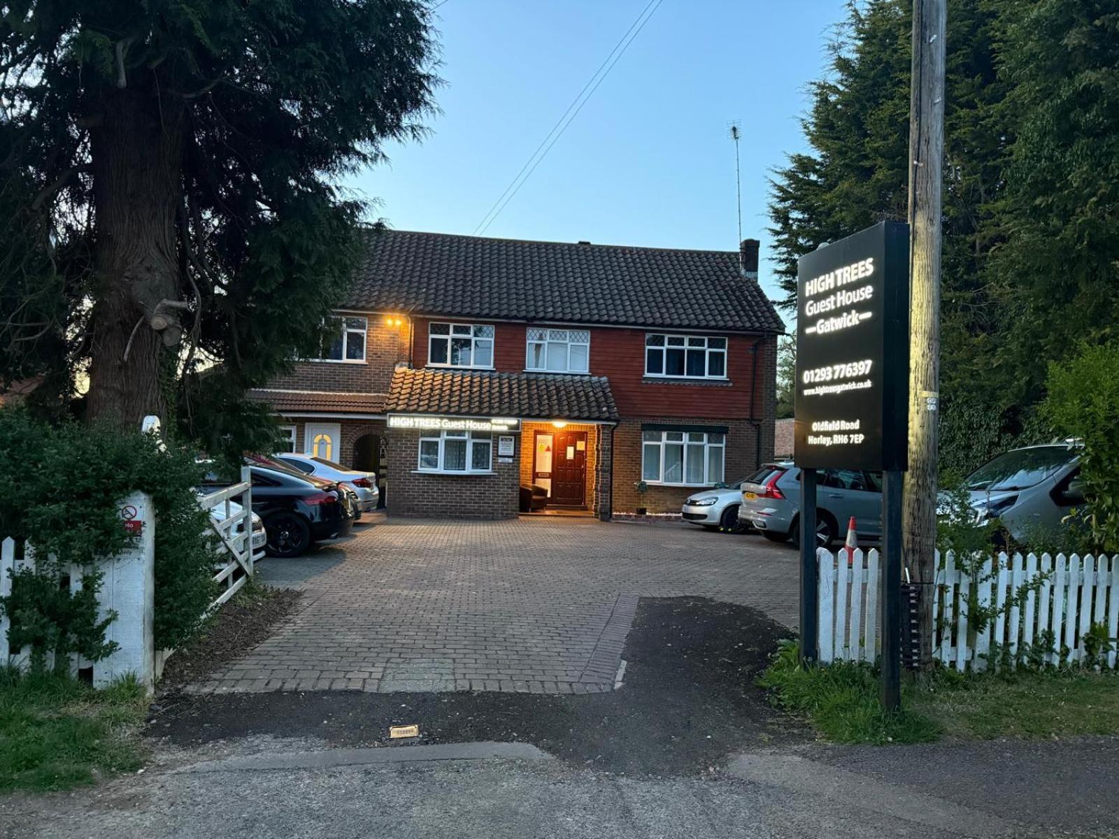 High Trees Guest House Gatwick Горлі Екстер'єр фото