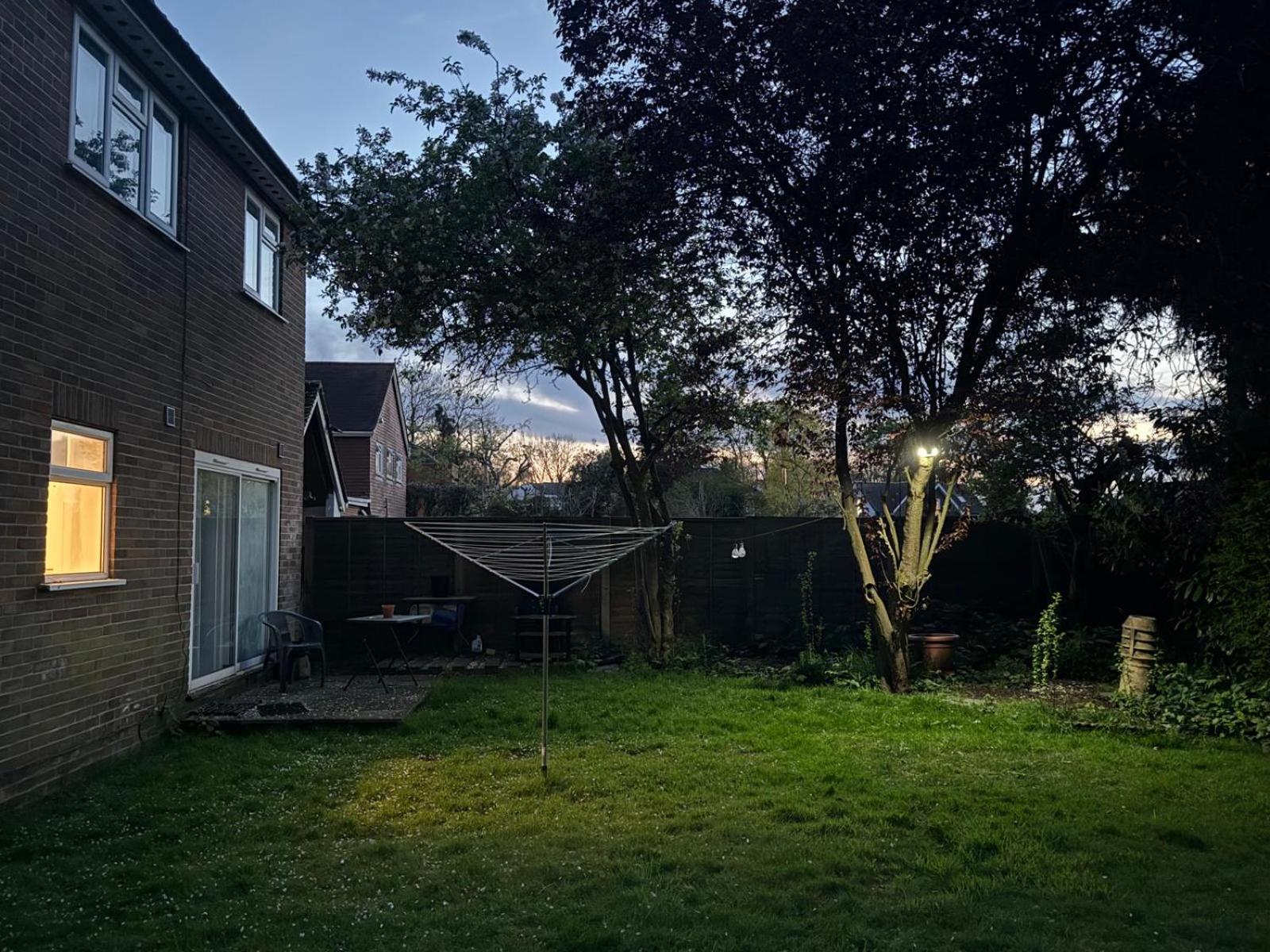 High Trees Guest House Gatwick Горлі Екстер'єр фото