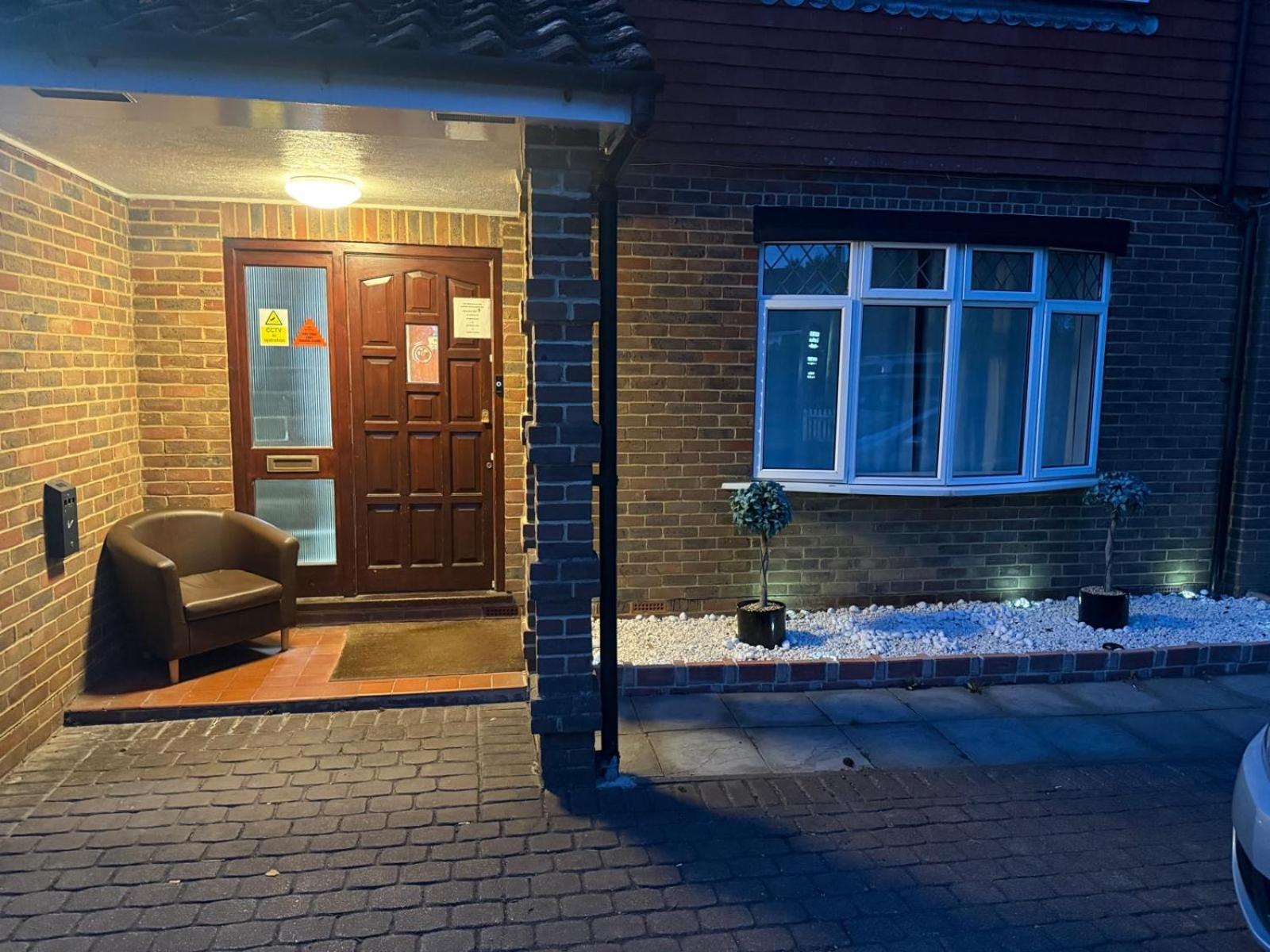High Trees Guest House Gatwick Горлі Екстер'єр фото